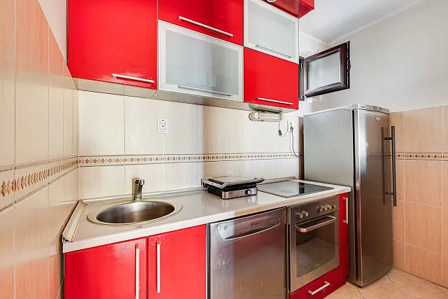 Two-bedroom apartment in Budva — photo 10