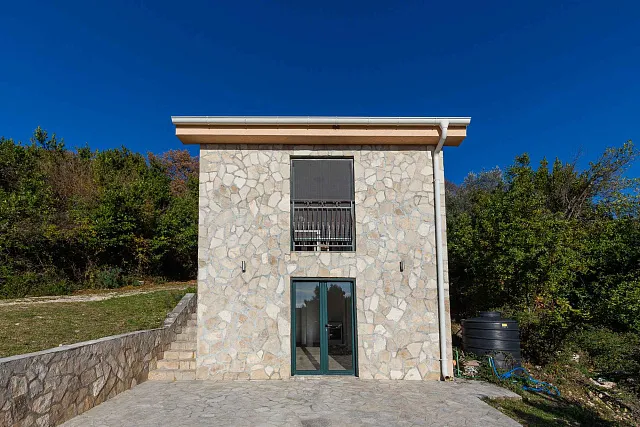 57 m² house with one bedroom, two floors, and a beautiful plot with sea views in Mrčevac.