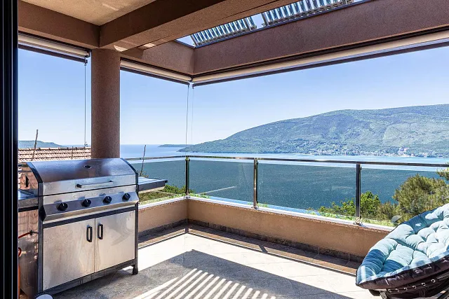 Excellent villa in the center of Herceg Novi — photo 26