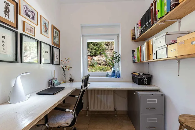 Family Home with Panoramic Nature Views — photo 25