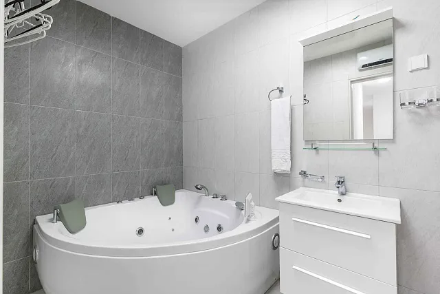 Spacious and Airy Apartment in the Heart of Budva — photo 29