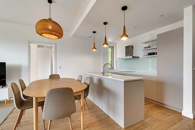LUXURY THREE-BEDROOM APARTMENT WITH BREATHTAKING SEA VIEWS — photo 4