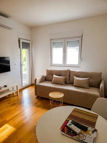STUDIO WITH EXCELLENT POTENTIAL FOR LIVING AND INVESTMENT