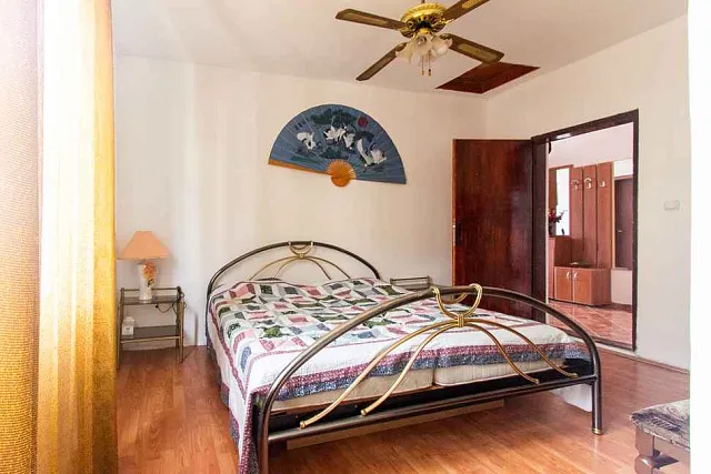 Three-story furnished house in Sutomore — photo 12