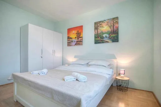 Spacious one-bedroom apartment in Budva with sea view — photo 8