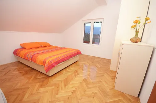 Family three-story house 330 m² for permanent residence, 100 m from Tivat Bay — photo 2