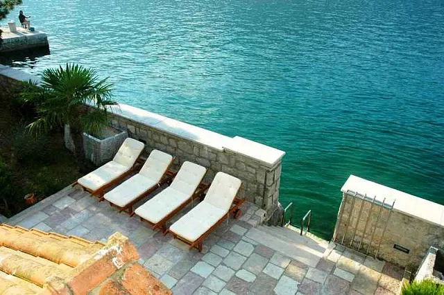 Villa in the bay on the first line — photo 17
