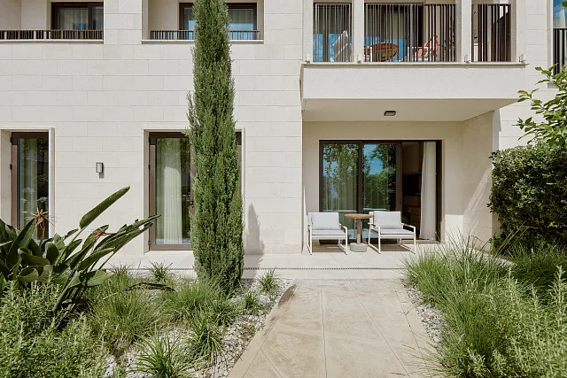LUXURIOUS TWO BEDROOM APARTMENT — photo 22