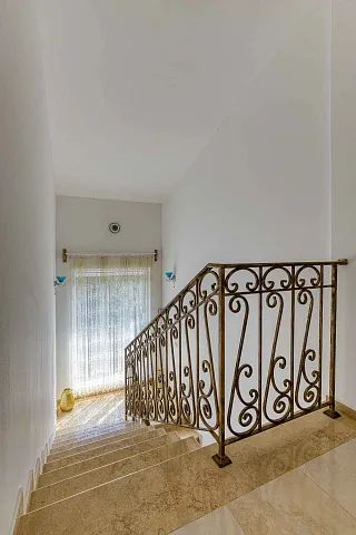 Элегантный дом с потрясающим видом на Бока-Которский залив в Herceg Novi — photo 11