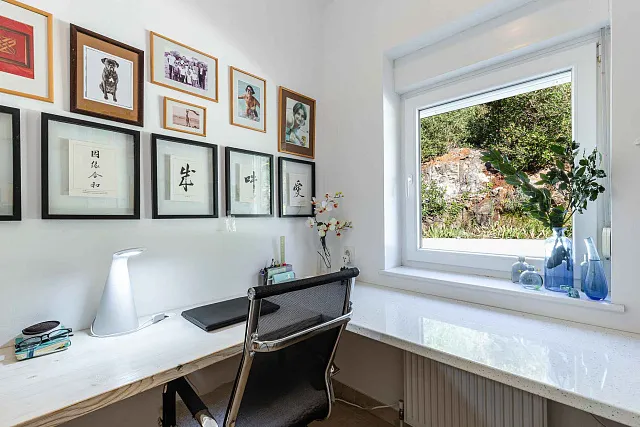 Family Home with Panoramic Nature Views — photo 26
