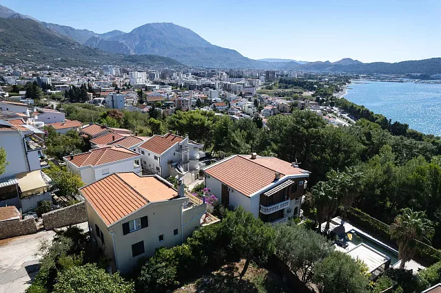 Villa with 3 Separate Apartments – Ideal Investment Opportunity for a Mini-Hotel