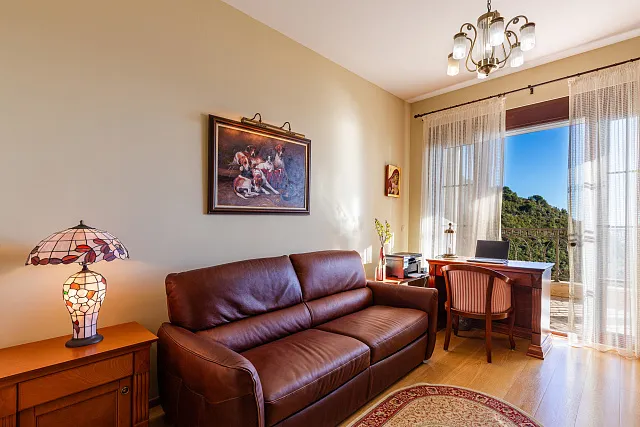 Elegance and serenity in a luxurious villa with natural views. — photo 48