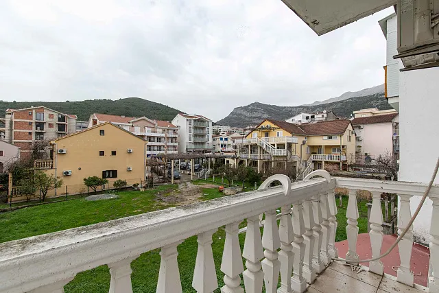 72 m² apartment in the center of Budva — photo 8