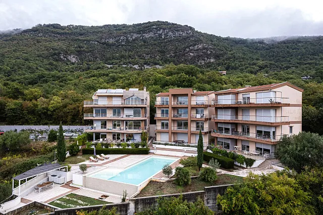 LUXURY THREE-BEDROOM APARTMENT WITH BREATHTAKING SEA VIEWS — photo 35