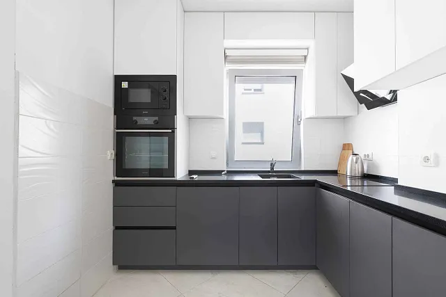 Spacious and Airy Apartment in the Heart of Budva — photo 12
