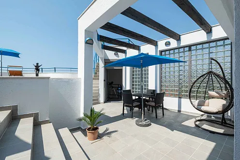 Luxury Investment Villa in Blizikuće – 3 Apartments, Pool & 120 m² Roof Terraces — photo 3