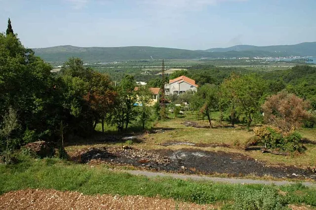 Land in Tivat with sea view