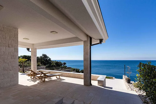 Exclusive Seafront Villa — photo 16