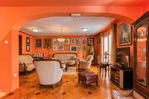 For Sale: Charming House in Bar 