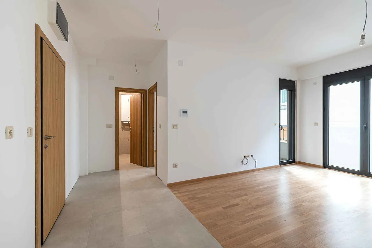 42m2 apartment in the center of Budva with a garage in a new building