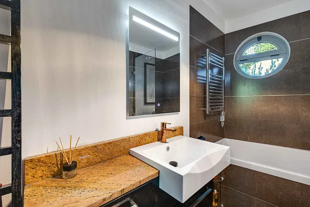 Luxury Investment Villa in Blizikuće – 3 Apartments, Pool & 120 m² Roof Terraces — photo 19