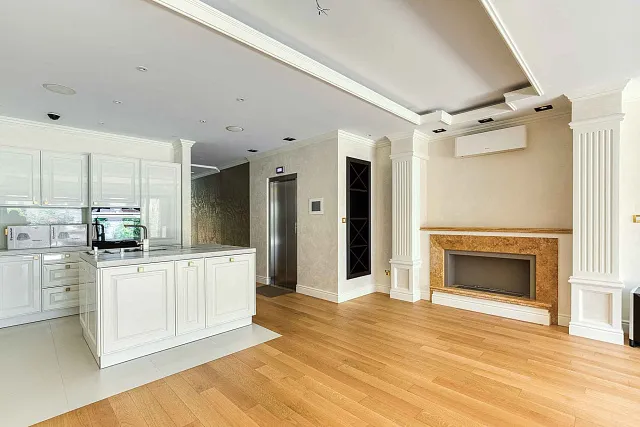 Luxurious One-Bedroom Apartment with Designer Interior — photo 17