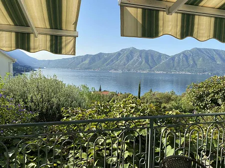 For sale apartment in Orahovac with a panoramic sea view