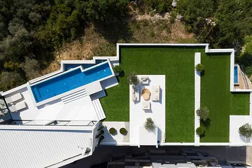 Unique penthouse with pool and roof garden — photo 2