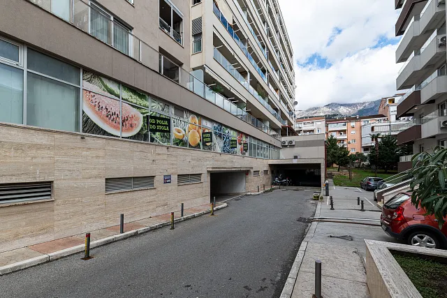 Three parking spots in a single unit in the NIVEL building, Budva — photo 5