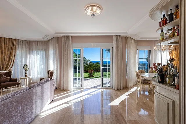 Elegance and serenity in a luxurious villa with natural views. — photo 26