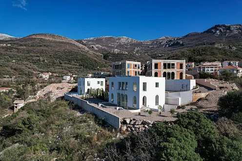 Luxurious villas in the PURE MANSIONS complex