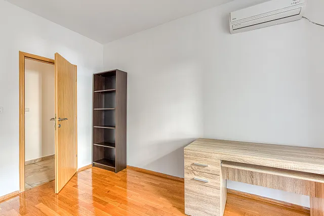 FOR SALE: SPACIOUS, FULLY FURNISHED APARTMENT IN BUDVA WITH GARAGE — photo 19