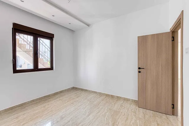 Renovated apartment in Tivat, 78 m² — photo 15