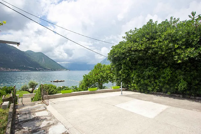 Townhouse by the sea in Dobrota — photo 22