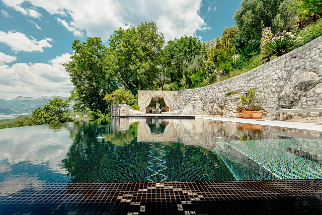 Elegant Stone Mansion with Sea View near Sveti Stefan — photo 4