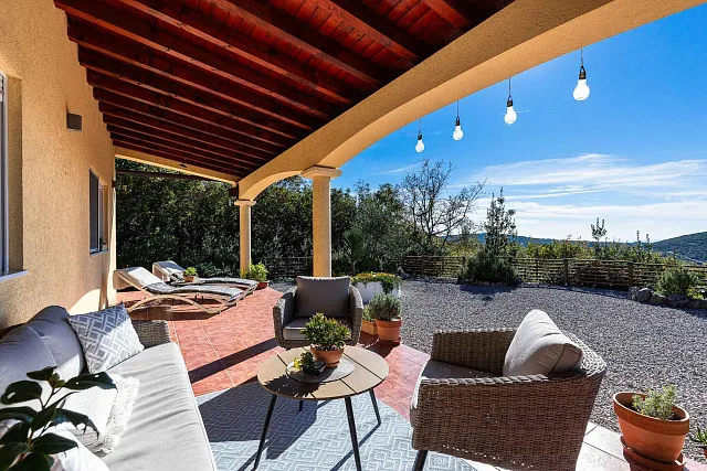 Family Home with Panoramic Nature Views — photo 6