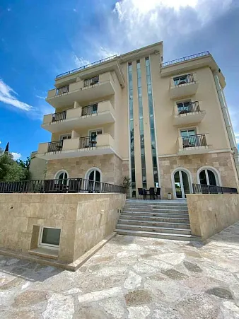 Charming hotel in Buljarica with 34 apartments — photo 2