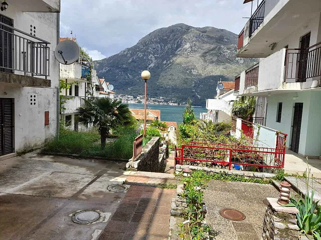 Apartment with sea view in Donji Stoliv — photo 5