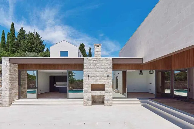 Luxury villa with pool and spectacular sea view — photo 14