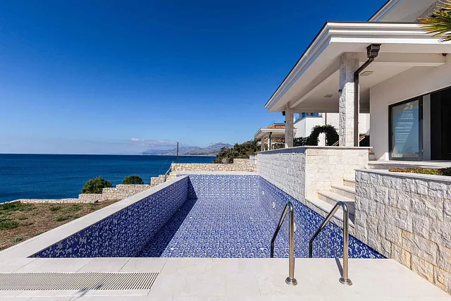 Exclusive Seafront Villa — photo 17