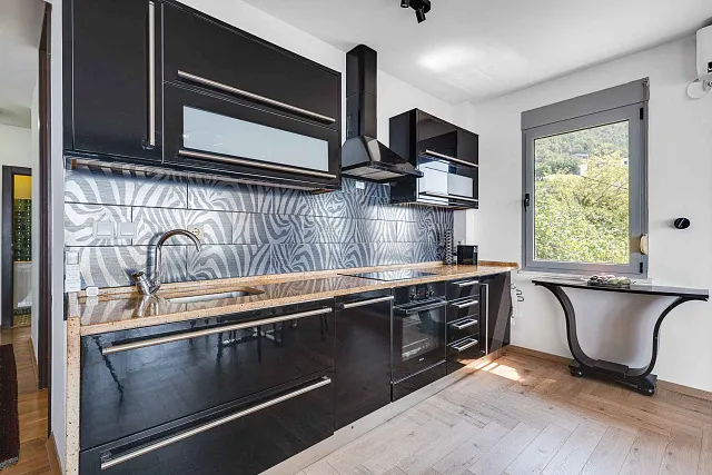 Luxury Investment Villa in Blizikuće – 3 Apartments, Pool & 120 m² Roof Terraces — photo 21