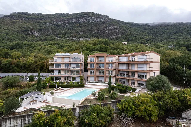 LUXURY THREE-BEDROOM APARTMENT WITH BREATHTAKING SEA VIEWS — photo 34
