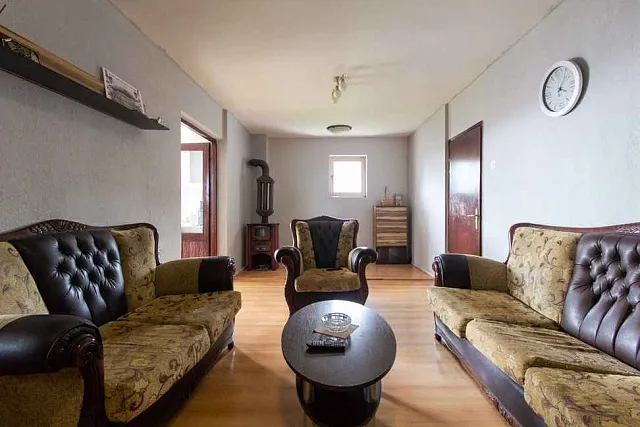 Three-story furnished house in Sutomore — photo 9