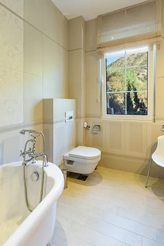 Elegance and serenity in a luxurious villa with natural views. — photo 38