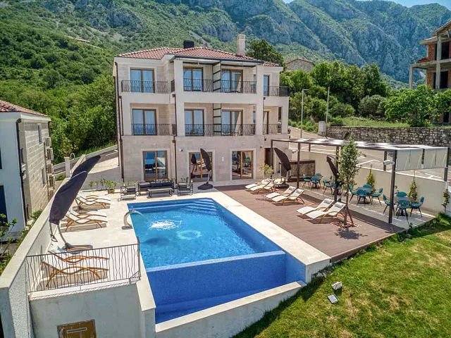 4461 Budva Blizikuce Vila 5r 450m2 — photo 1