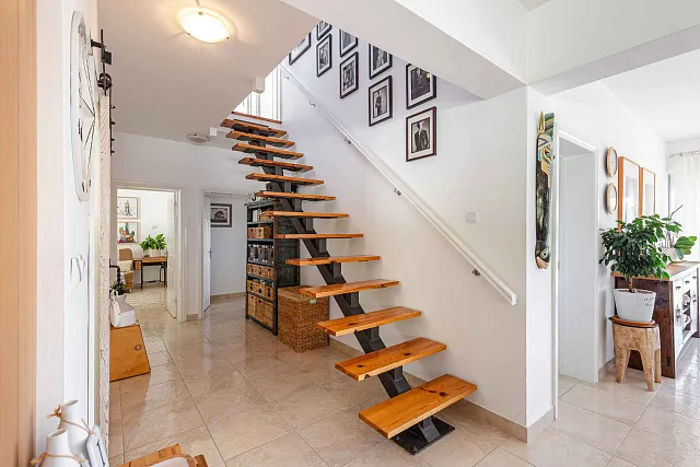 Family Home with Panoramic Nature Views — photo 22