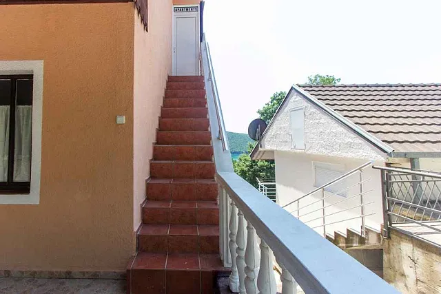Three-storey house with sea view in Kruce — photo 12