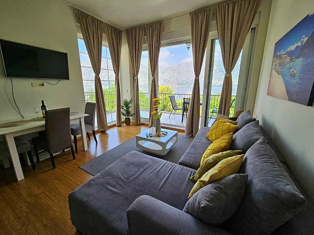 Spacious 1-Bedroom Apartment in Prcanj — photo 4