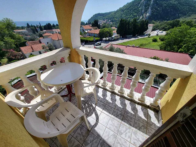 Hotel with 16 apartments in Buljarica