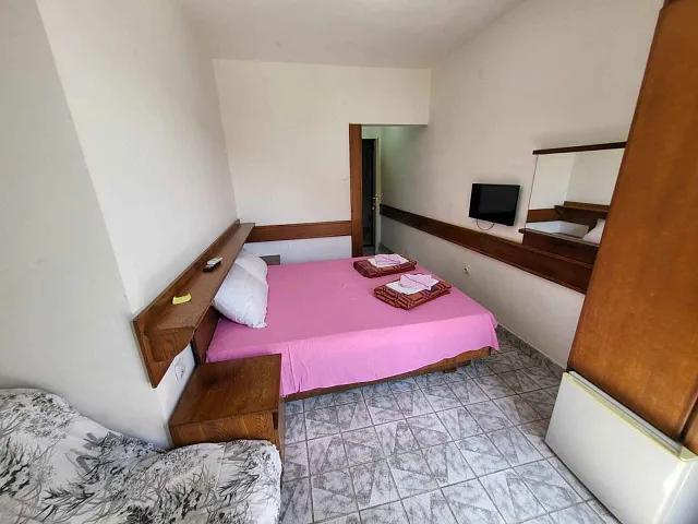 Hotel with 16 apartments in Buljarica — photo 5